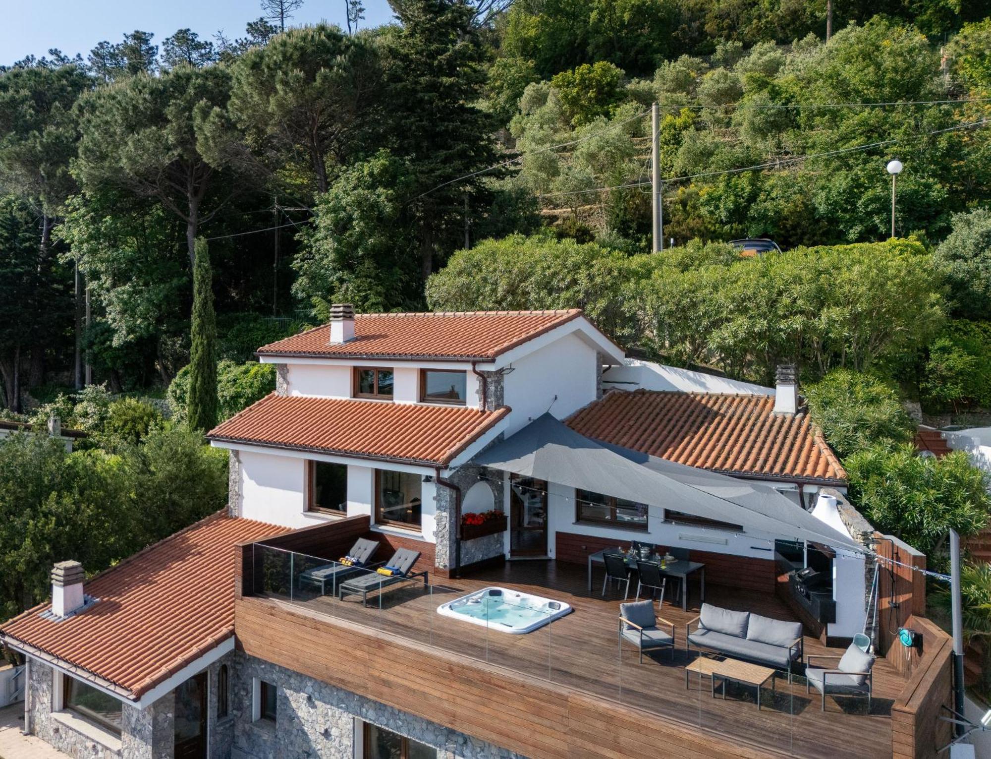 Вилла Spettacolare Vista Isola Terrazza E Idromassaggio Ноли Экстерьер фото
