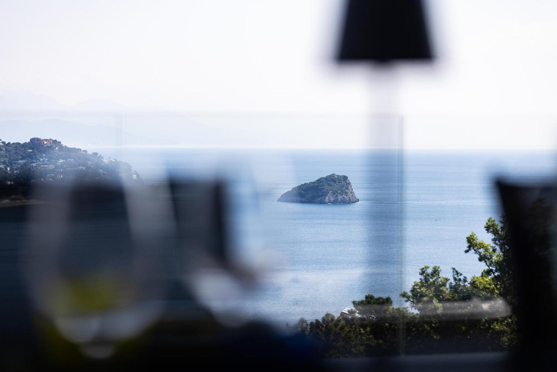 Вилла Spettacolare Vista Isola Terrazza E Idromassaggio Ноли Экстерьер фото