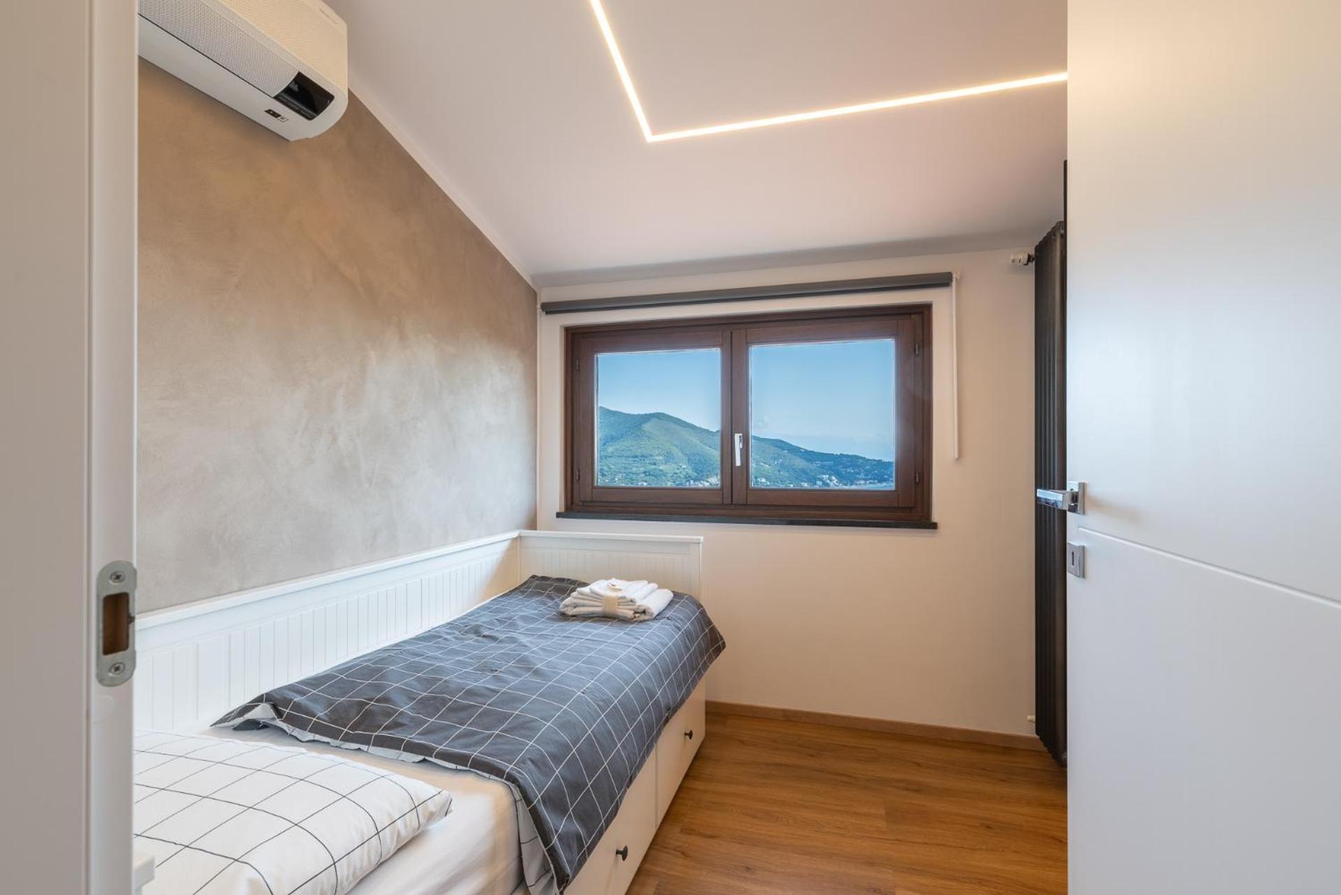Вилла Spettacolare Vista Isola Terrazza E Idromassaggio Ноли Экстерьер фото