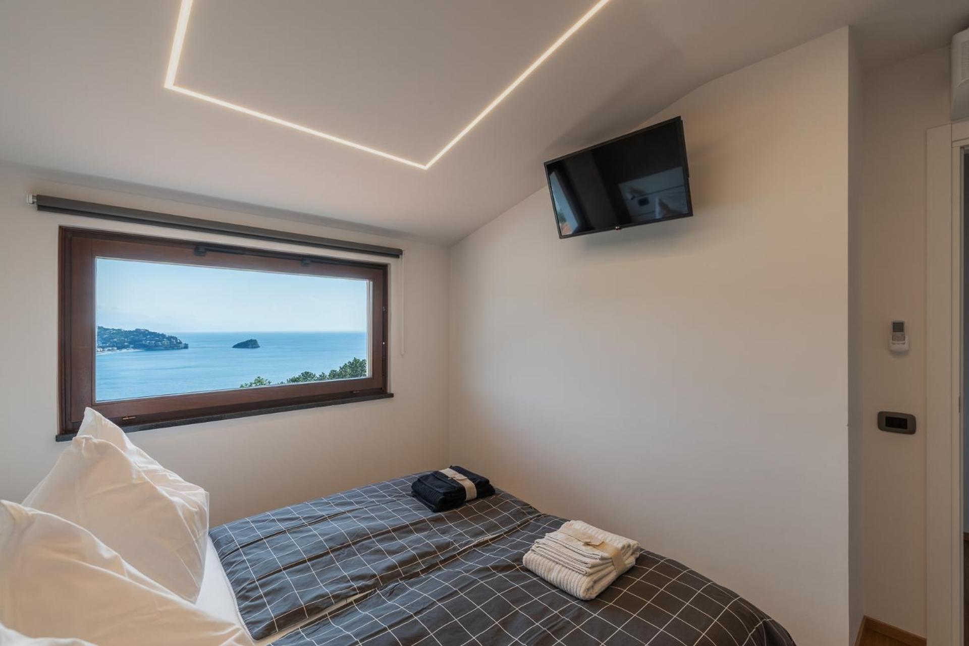 Вилла Spettacolare Vista Isola Terrazza E Idromassaggio Ноли Экстерьер фото